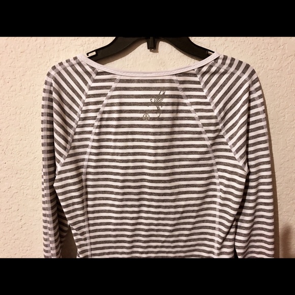 Lululemon Reversible LS Snap Front Top (6) RARE! (XTRA PICS!) See original List - Picture 8 of 8